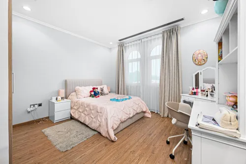 3 Bedrooms Villa in Legacy