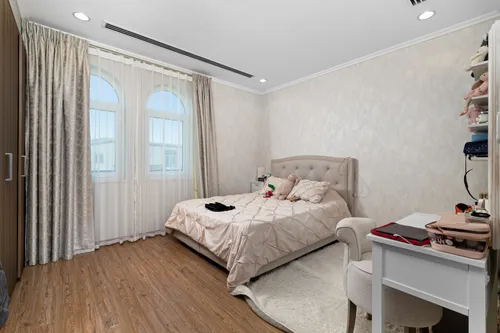 3 Bedrooms Villa in Legacy