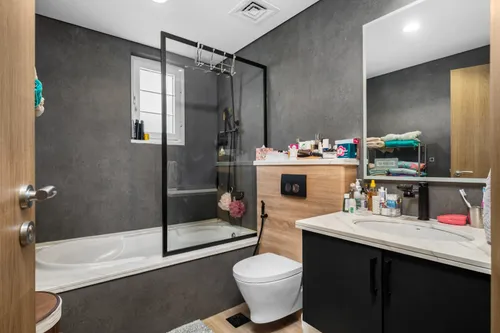 3 Bedrooms Villa in Legacy