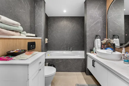 3 Bedrooms Villa in Legacy