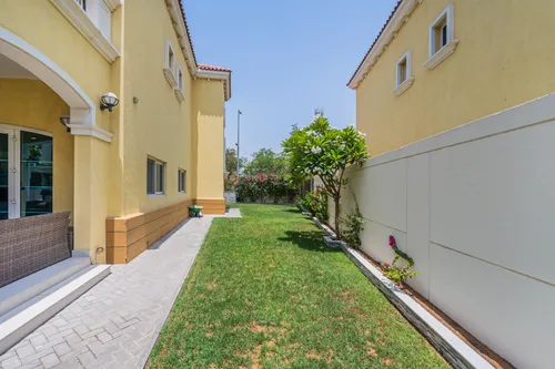3 Bedrooms Villa in Legacy