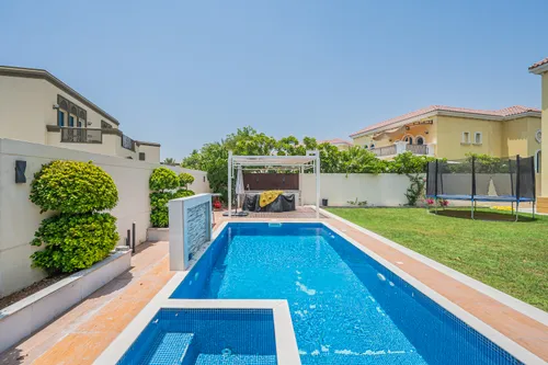3 Bedrooms Villa in Legacy