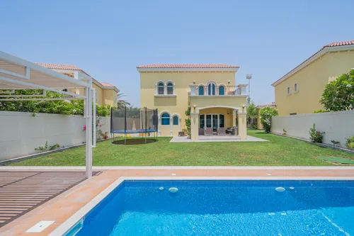 3 Bedrooms Villa in Legacy