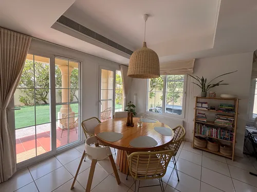 3 Bedrooms Villa in Springs 5