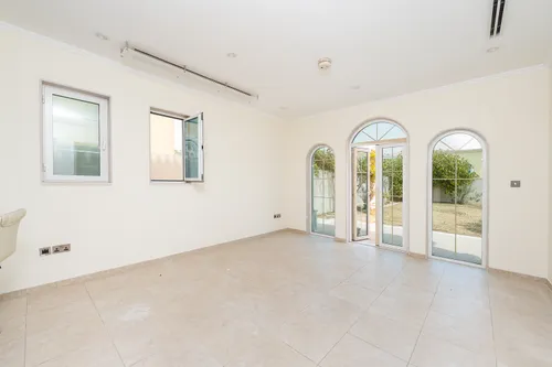 3 Bedrooms Villa in Legacy