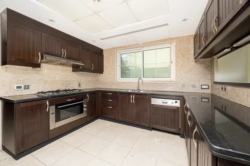3 Bedrooms Villa in Legacy