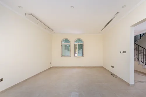 3 Bedrooms Villa in Legacy