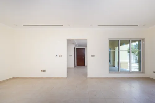 3 Bedrooms Villa in Legacy