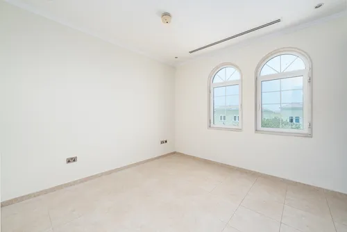 3 Bedrooms Villa in Legacy