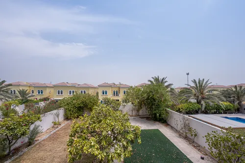 3 Bedrooms Villa in Legacy