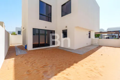 4 Bedrooms Villa in Noya Luma