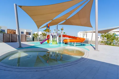4 Bedrooms Villa in Noya Luma
