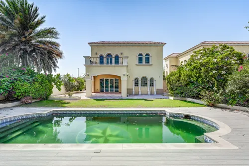 3 Bedrooms Villa in Legacy