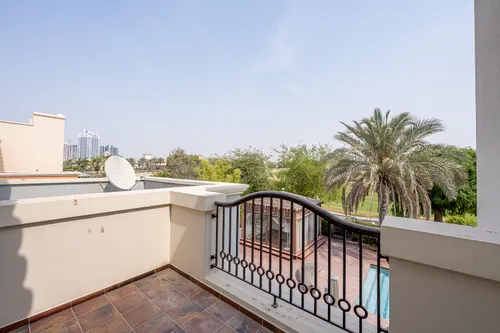 5 Bedrooms Villa in Carmen
