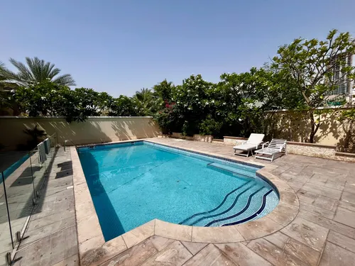 2 Bedrooms Villa in District 4C