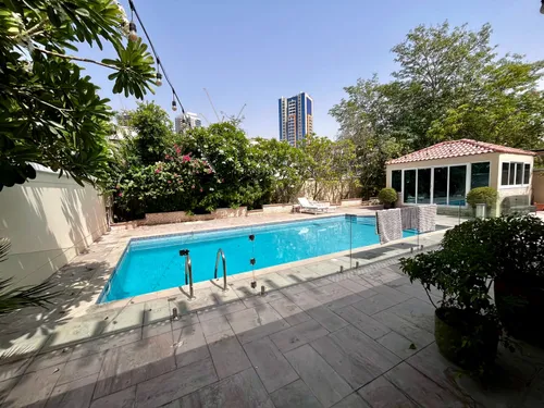 2 Bedrooms Villa in District 4C