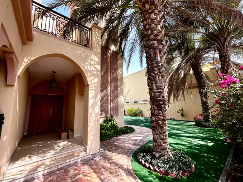 2 Bedrooms Villa in District 4C