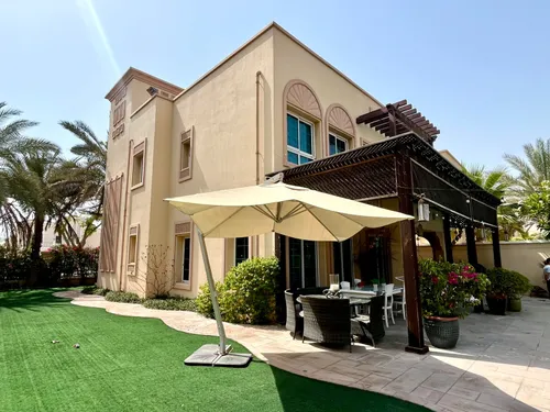 2 Bedrooms Villa in District 4C