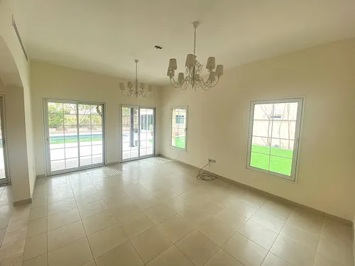 2 Bedrooms Villa in District 4C