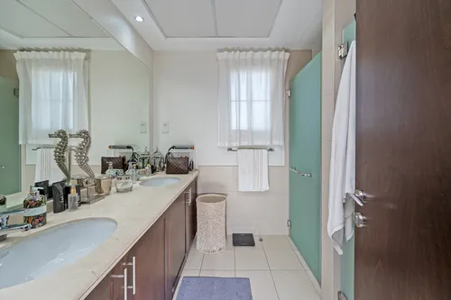 3 Bedrooms Villa in Alma 2