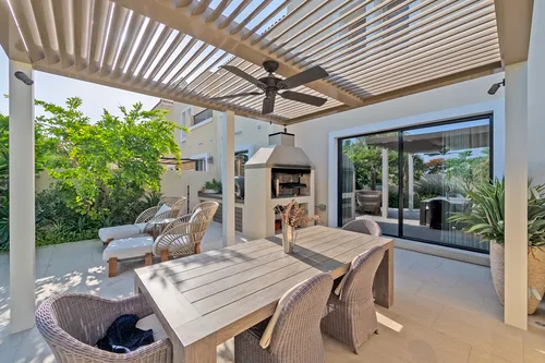 3 Bedrooms Villa in Alma 2