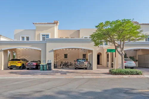 3 Bedrooms Villa in Alma 2