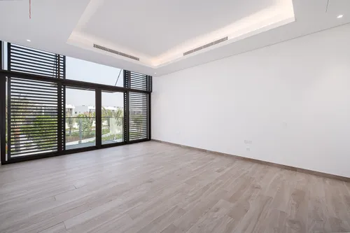 6 Bedrooms Villa in District One Phase III