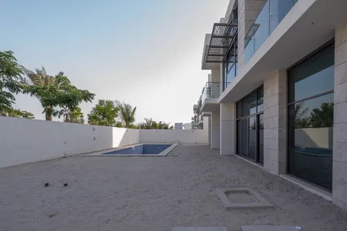 6 Bedrooms Villa in District One Phase III