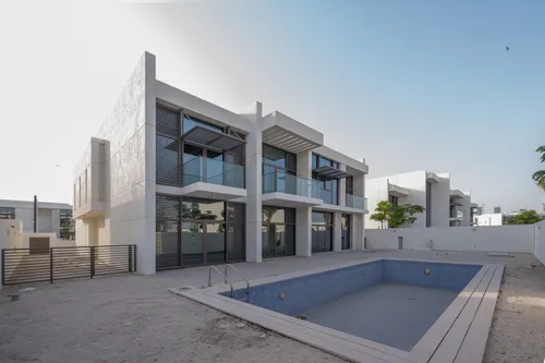 6 Bedrooms Villa in District One Phase III