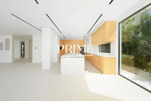 5 Bedrooms Villa in Meadows 7