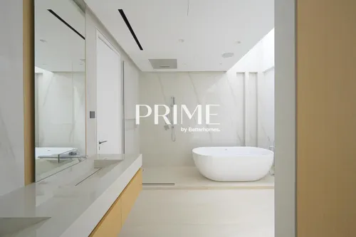 5 Bedrooms Villa in Meadows 7