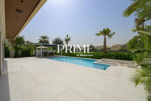 5 Bedrooms Villa in Meadows 7