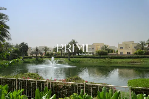 5 Bedrooms Villa in Meadows 7
