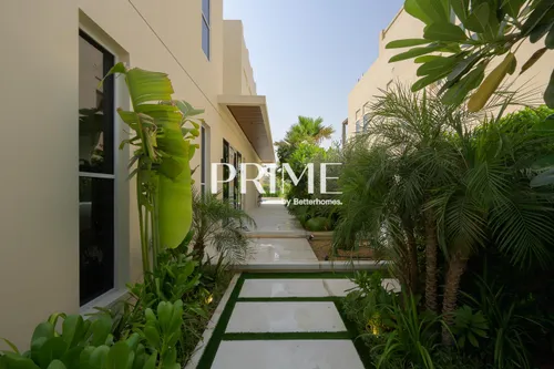 5 Bedrooms Villa in Meadows 7