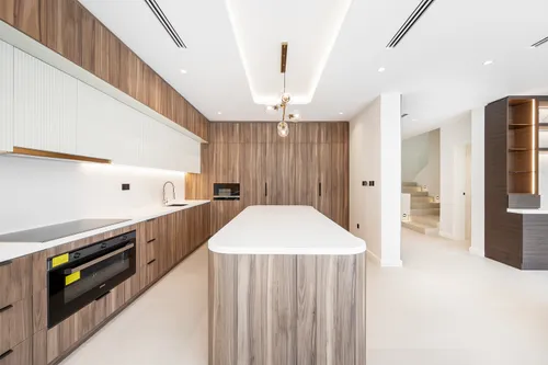 4 Bedrooms Villa in District 8C