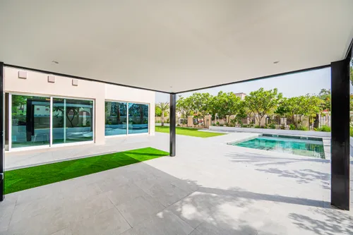 4 Bedrooms Villa in District 8C