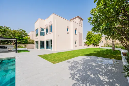 4 Bedrooms Villa in District 8C