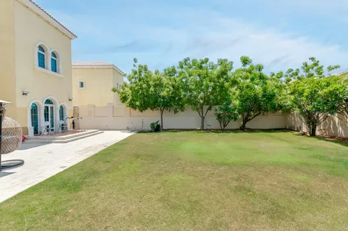 3 Bedrooms Villa in Legacy