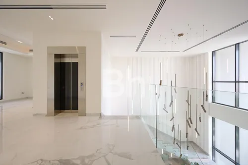 5 Bedrooms Villa in The Fairway