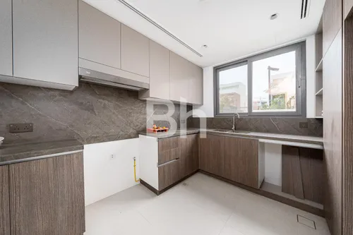 4 Bedrooms Villa in Aura