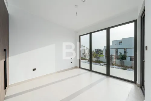 4 Bedrooms Villa in Aura