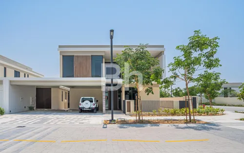 Corner Plot I 5 Bed Large I High-end
