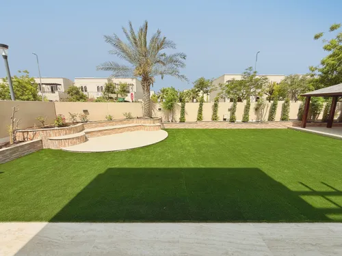 5 Bedrooms Villa in Naseem
