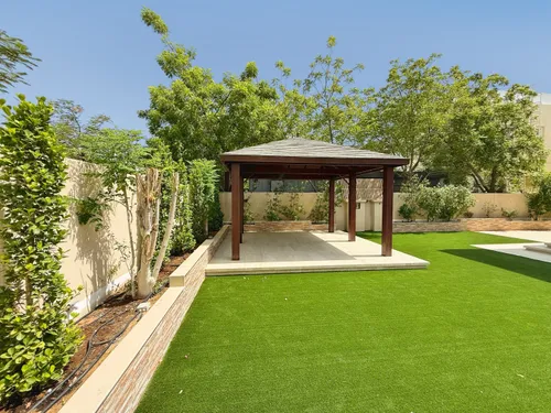 5 Bedrooms Villa in Naseem