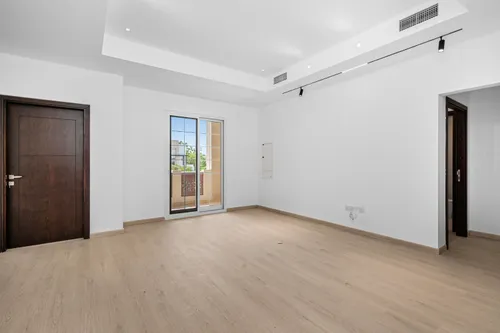 5 Bedrooms Villa in Naseem