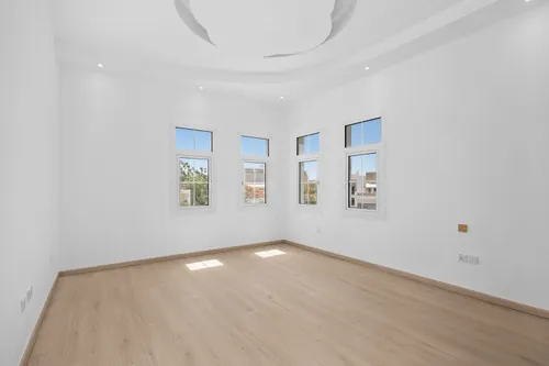 5 Bedrooms Villa in Naseem