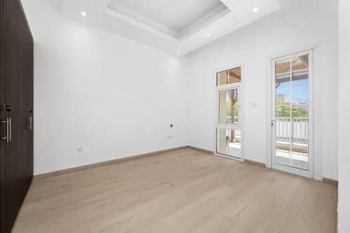 5 Bedrooms Villa in Naseem