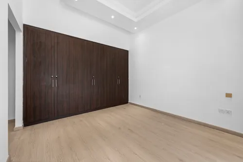 5 Bedrooms Villa in Naseem