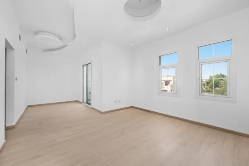 5 Bedrooms Villa in Naseem