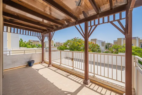 5 Bedrooms Villa in Naseem